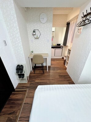 1 bedroom, desk, free WiFi, bed sheets