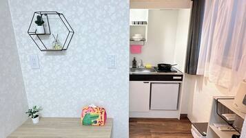 Køleskab, køkkentøj/tallerkener/redskaber