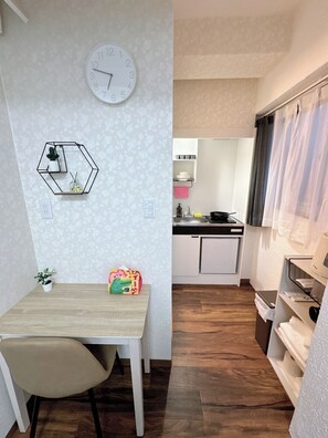 Refrigerador y utensilios de cocina