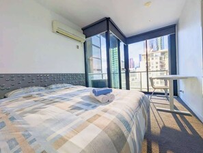 2 bedrooms, iron/ironing board, WiFi, bed sheets - CBD 2BR|City View|Free Car Park|Walk to Everything (Melbourne)