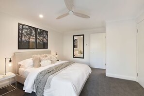 4 chambres, fer et planche à repasser, Wi-Fi, draps fournis