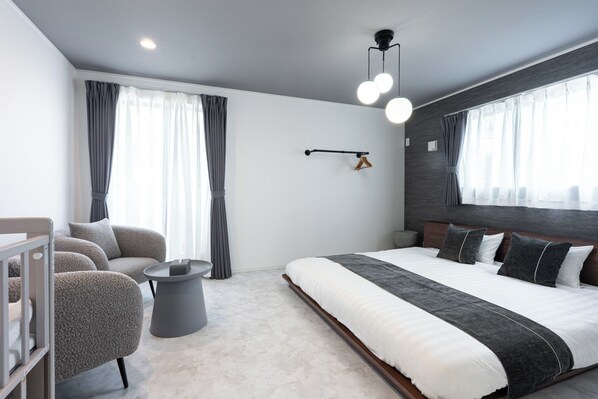 3 bedrooms, desk, iron/ironing board, free WiFi