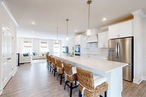 Fridge, microwave, oven, stovetop - Luxury townhome with pool, open layout, deck community pool - close to shopping (Berlin)