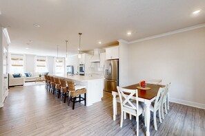 Dining - Luxury townhome with pool, open layout, deck community pool - close to shopping (Berlin)