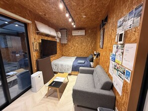 1 dormitorio, escritorio, wifi gratis y ropa de cama