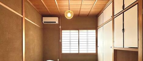 3 slaapkamers, een bureau, een strijkplank/strijkijzer, gratis wifi