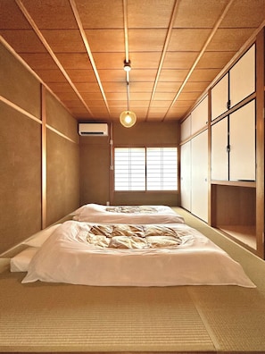 3 bedrooms, desk, iron/ironing board, free WiFi