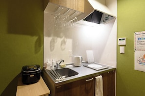 Fridge, microwave, stovetop, cookware/dishes/utensils