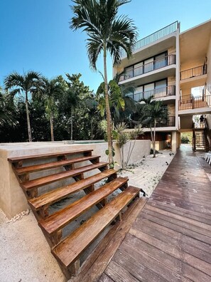 Property grounds - Golden Hour 2BR Ocean View Apt (Holbox)