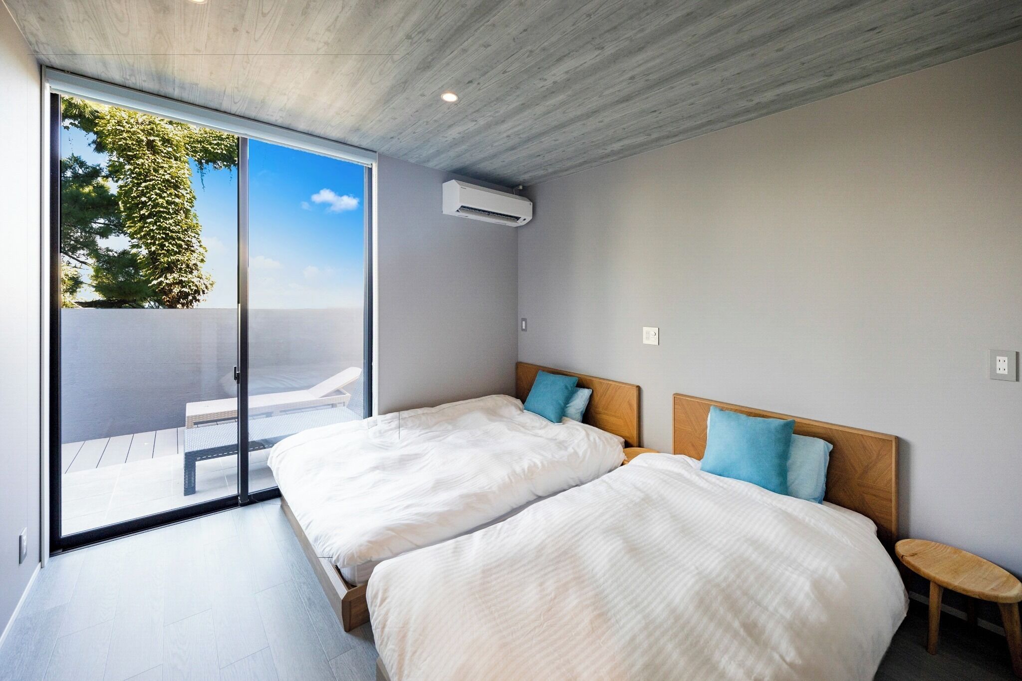 6 bedrooms, desk, free WiFi, bed sheets