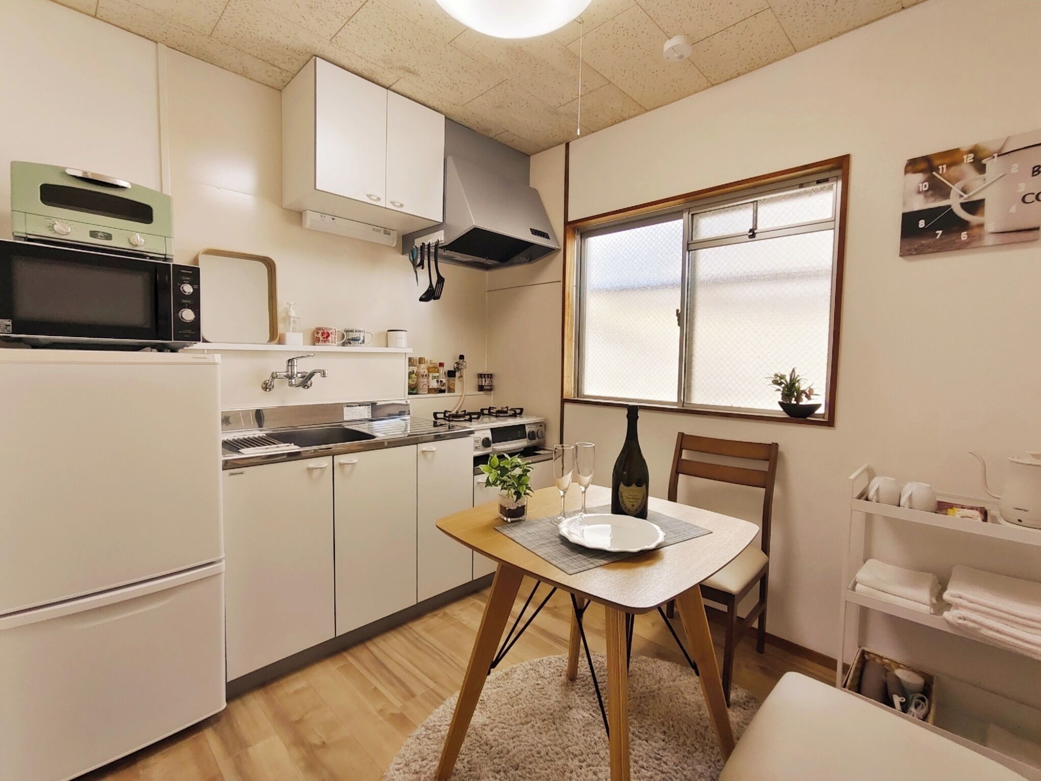 Fridge, microwave, stovetop, cookware/dishes/utensils