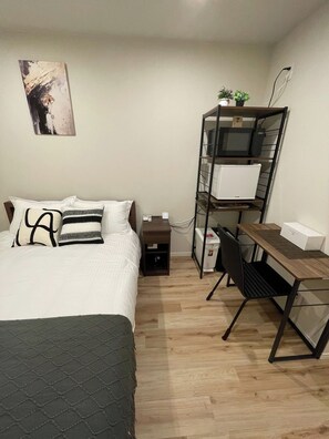 1 bedroom, desk, free WiFi, bed sheets