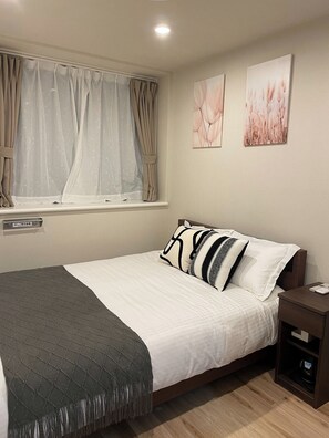 1 bedroom, desk, free WiFi, bed sheets