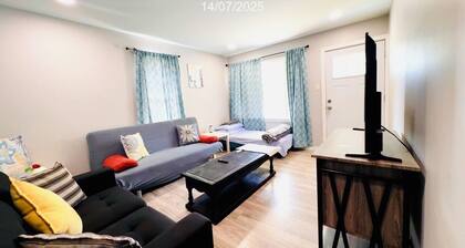 Delightful 2-bedroom house with AC near Niagara Falls