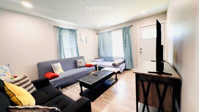 Delightful 2-bedroom house with AC near Niagara Falls