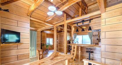 A stay in a traditional island house handcrafted by the carpenter owner enveloped in the warmth of / Shimajirigun Okinawa