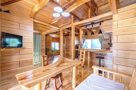 Interior. A stay in a traditional island house handcrafted by the carpenter owner enveloped in the warmth of / Shimajirigun Okinawa