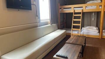 1 室のベッドルーム、デスク、WiFi (無料)、ベッドシーツ