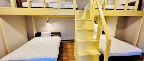 1 bedroom, desk, free WiFi, bed sheets