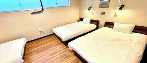 1 bedroom, desk, free WiFi, bed sheets