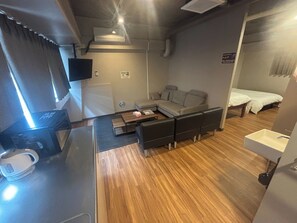 1 bedroom, desk, free WiFi, bed sheets