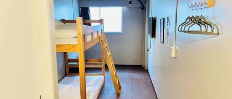1 bedroom, desk, free WiFi, bed sheets