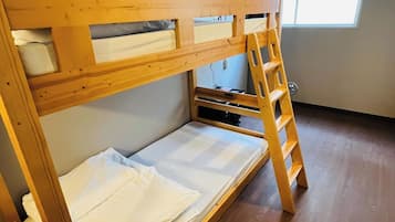 1 bedroom, desk, free WiFi, bed sheets