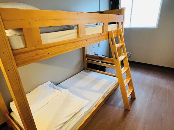 1 bedroom, desk, free WiFi, bed sheets
