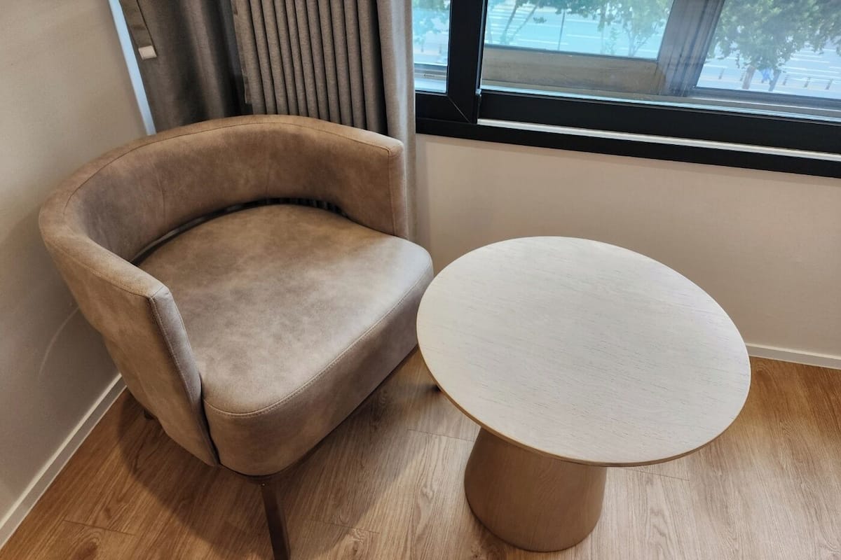 Deluxe Double Room | Living area