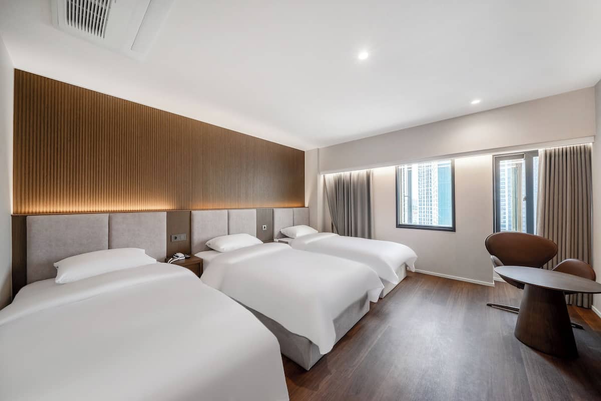 Quarto triplo luxo | Roupas de cama premium, edredons de pluma