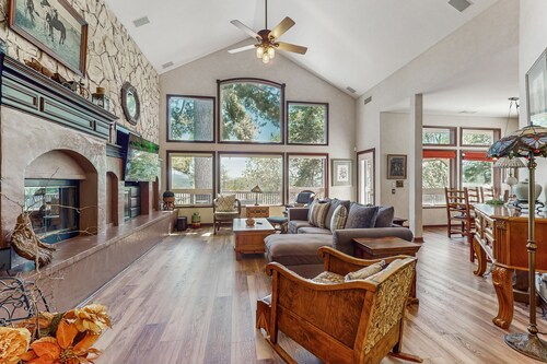 Dog-friendly home w/ fireplace, gas grill & expansive deck w/ breathtaking views