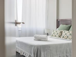 1 chambre, fer et planche à repasser, accès Internet, draps fournis