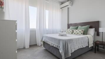 1 dormitorio, tabla de planchar con plancha, Internet y ropa de cama