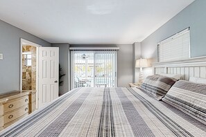 5 bedrooms, iron/ironing board, internet, bed sheets