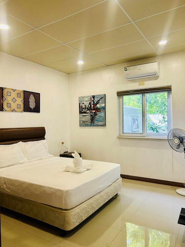 3-bedroom bungalow & 1 big house for a comfortable & tranquil stay on the island