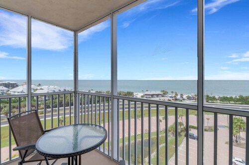 Direct 9th Floor Gulf View! Walk to the Beach! Free Parking & Over $100 of Free Daily Activities!