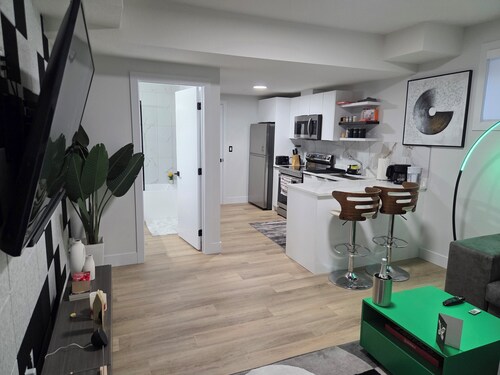 Tranquil Getaway.

Home located near golf course.Enjoy this calm & stylish suite