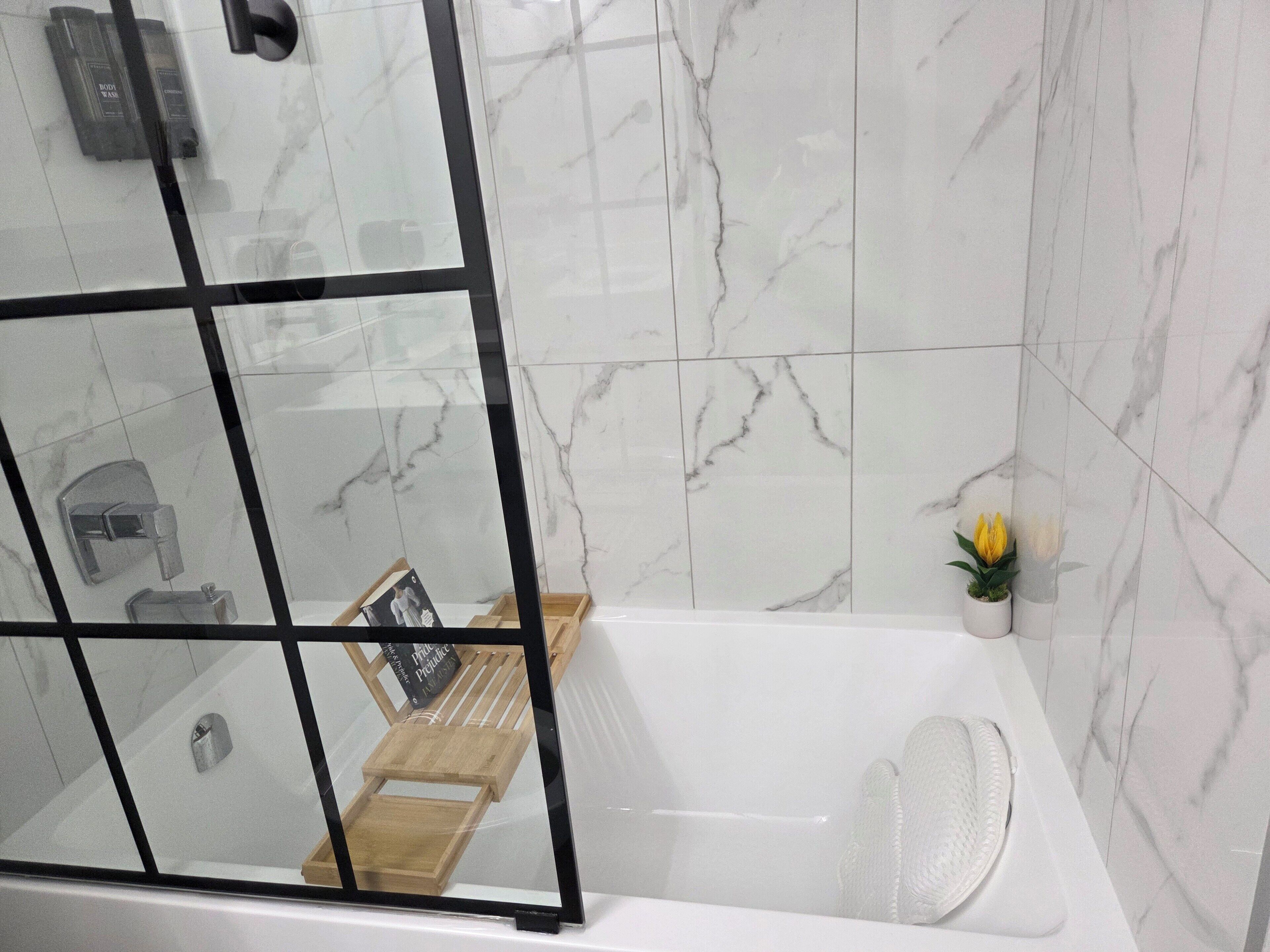 Douche, articles de toilette écologiques, sèche-cheveux