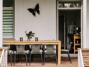 Outdoor dining - Holiday apartment with covered terrace (Bad Pyrmont)