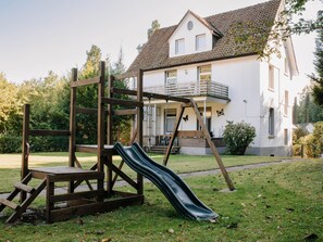 Children's area - Holiday apartment with covered terrace (Bad Pyrmont)