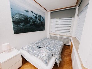 3 bedrooms, iron/ironing board, internet