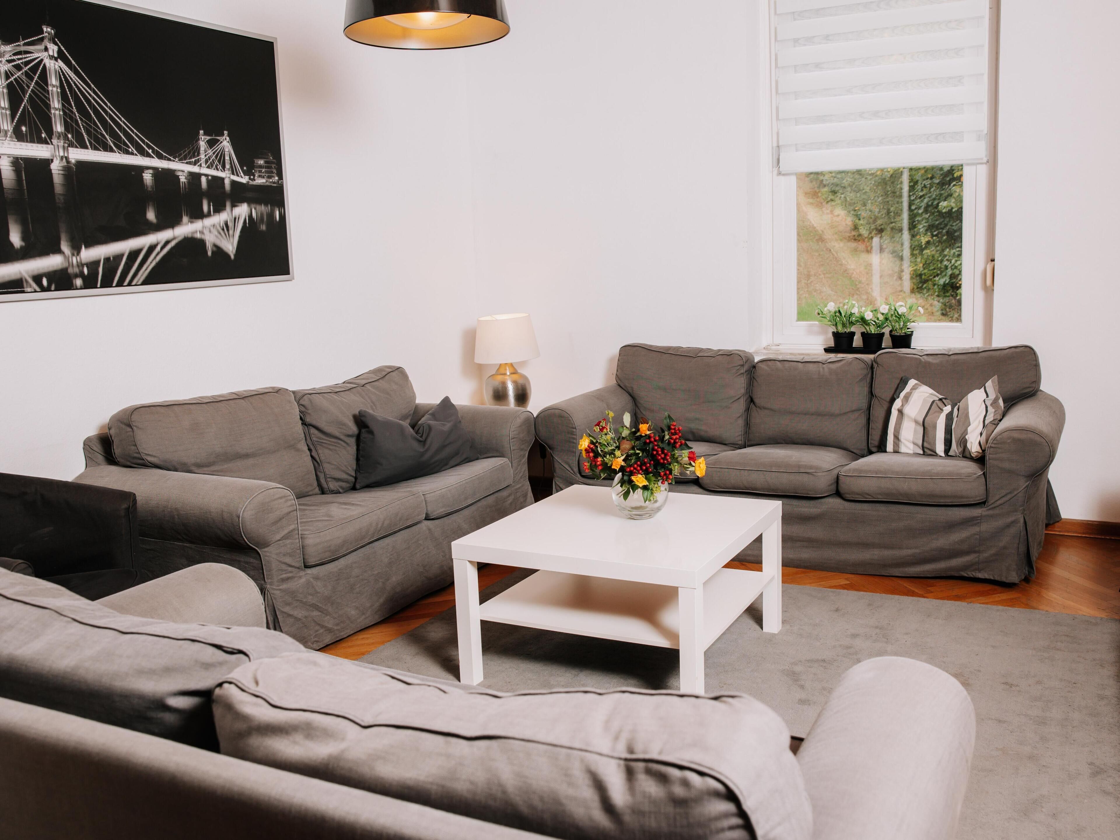 Fernseher, Tischtennisplatte