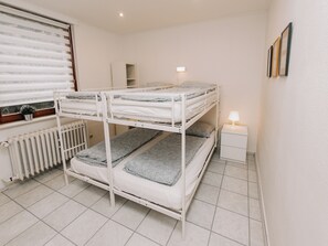 2 Schlafzimmer, Bügeleisen/Bügelbrett, Internetzugang