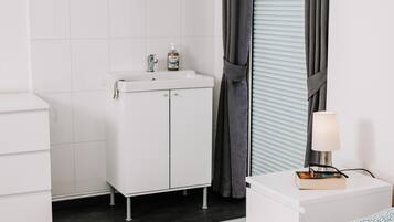 5 Schlafzimmer, Bügeleisen/Bügelbrett, Internetzugang