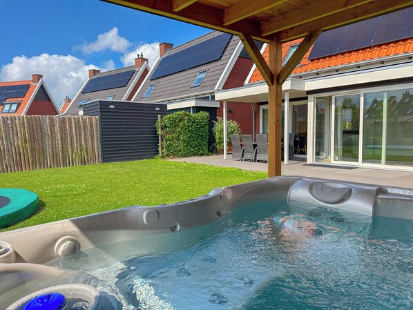 Bain à remous extérieur