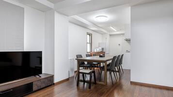 高级套房 | 免费 WiFi、床单