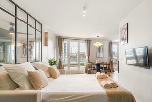1 habitación, tabla de planchar con plancha, cuna de viaje y wifi