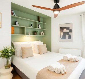 1 chambre, fer et planche à repasser, lit parapluie, Wi-Fi