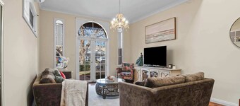 Pembroke - CBD, Elegant & Character Filled Stay