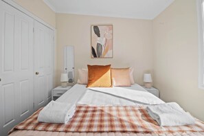 3 slaapkamers, een strijkplank/strijkijzer, reisbedje, wifi